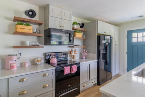7minutesdowntown2bedroom3queenbed